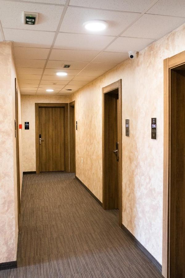 Garni Hotel Imperium سوبوتيتْسا المظهر الخارجي الصورة